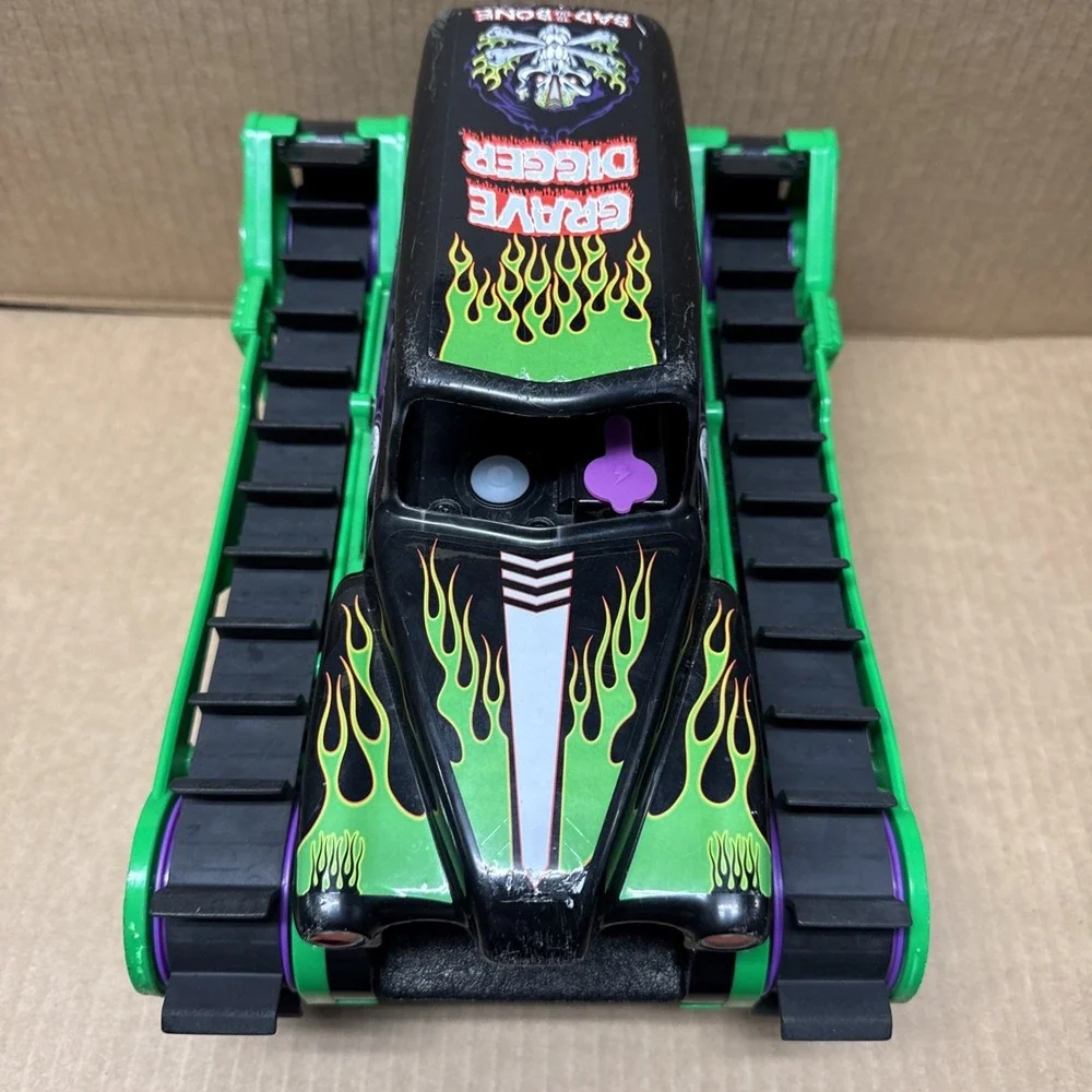 Monster Jam Grave Digger Trax RC All-Terrain Vehicle,‎ 1:15 Scale Toy Truck Only